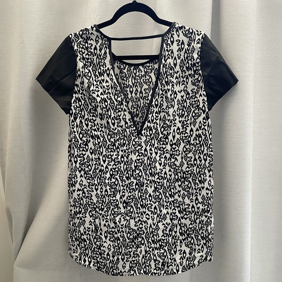 Dynamite Leather sleeve tshirt size M - Picture 2 of 2